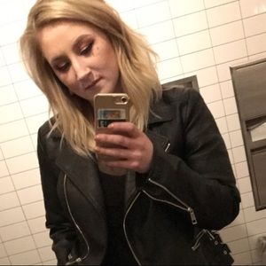 Meet your Posher, Cassandra